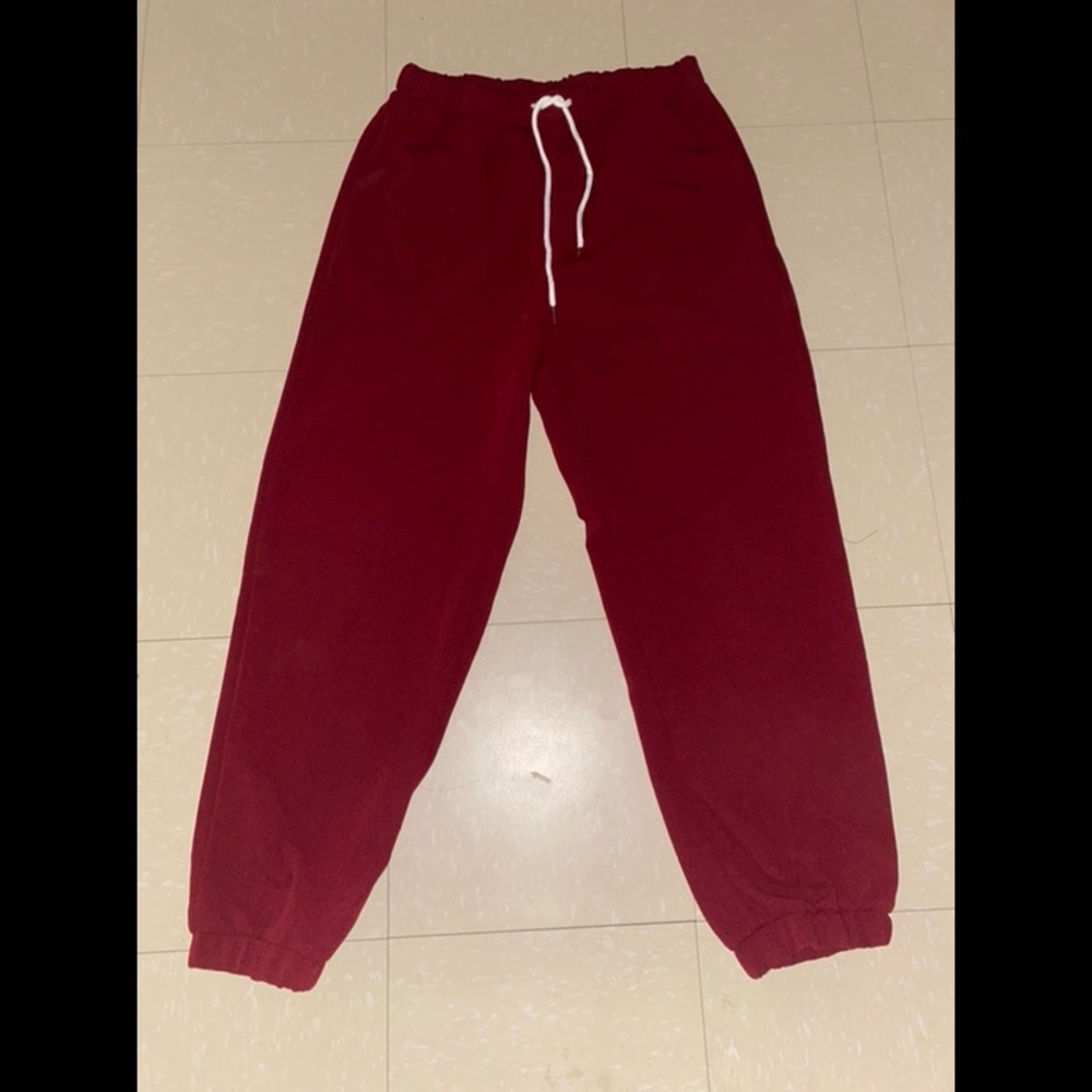 Dark red pants with pockeT